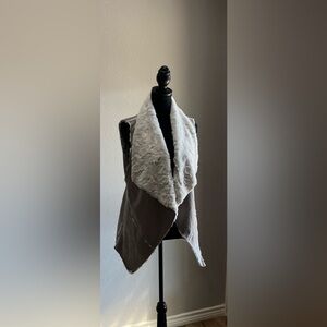 ONE THE LAND Vest Woman L Gray White Vegan Faux Suede Fur Cabin Outdoor Chic